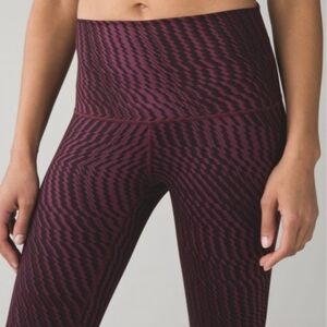 LULULEMON Wunder Under Crop.Purple/Black Zigzag Pattern. Size 6